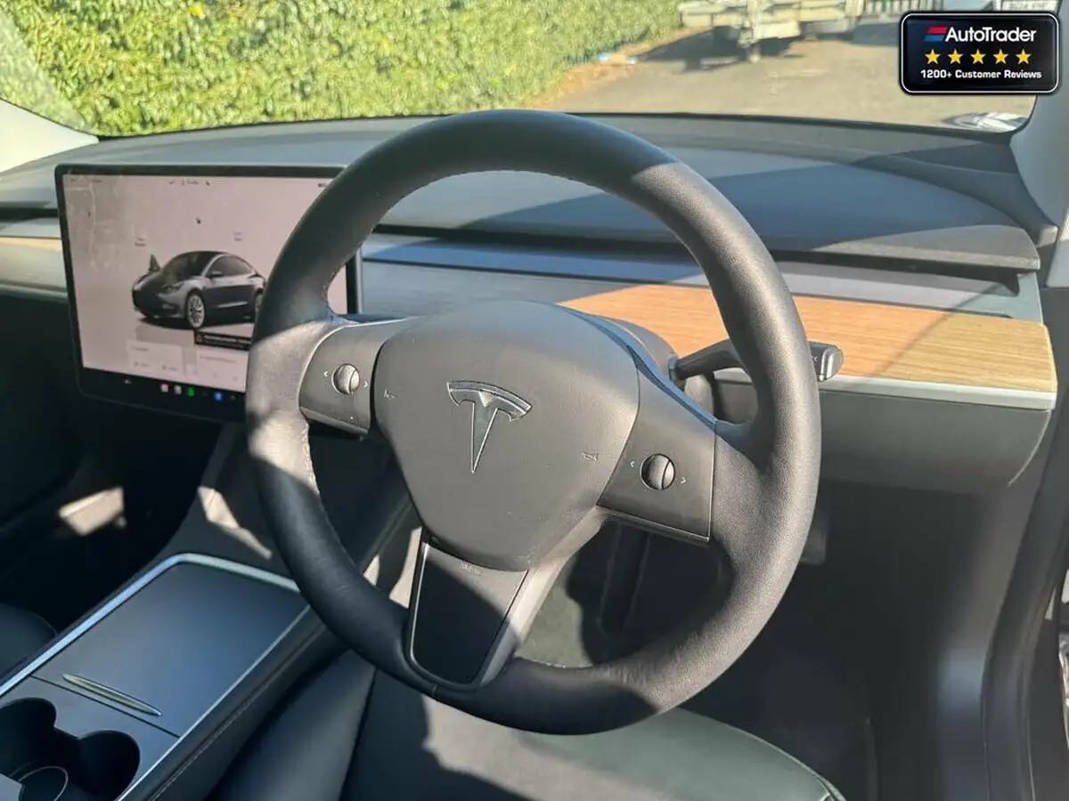 2022-tesla-model-3-e-rwd-big-10