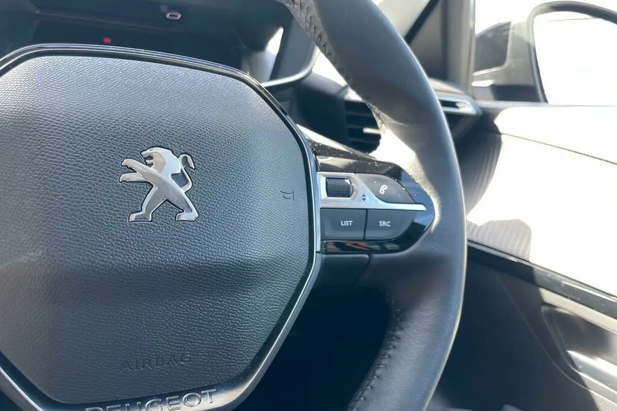 2022-peugeot-208-12-puretech-allure-premium-100bhp-big-35