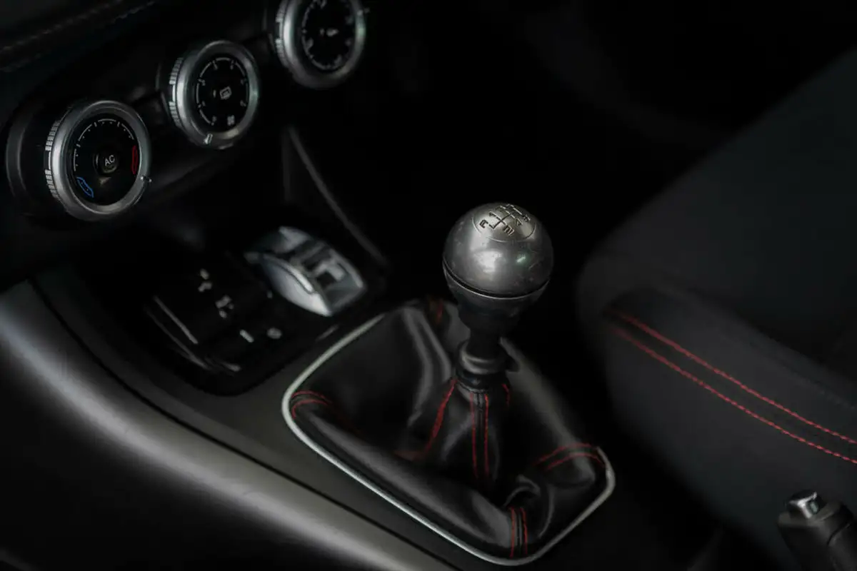 2015-alfa-romeo-giulietta-14-tb-sprint-big-20