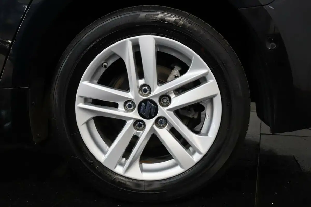 2022-suzuki-swace-18-sz5-big-39