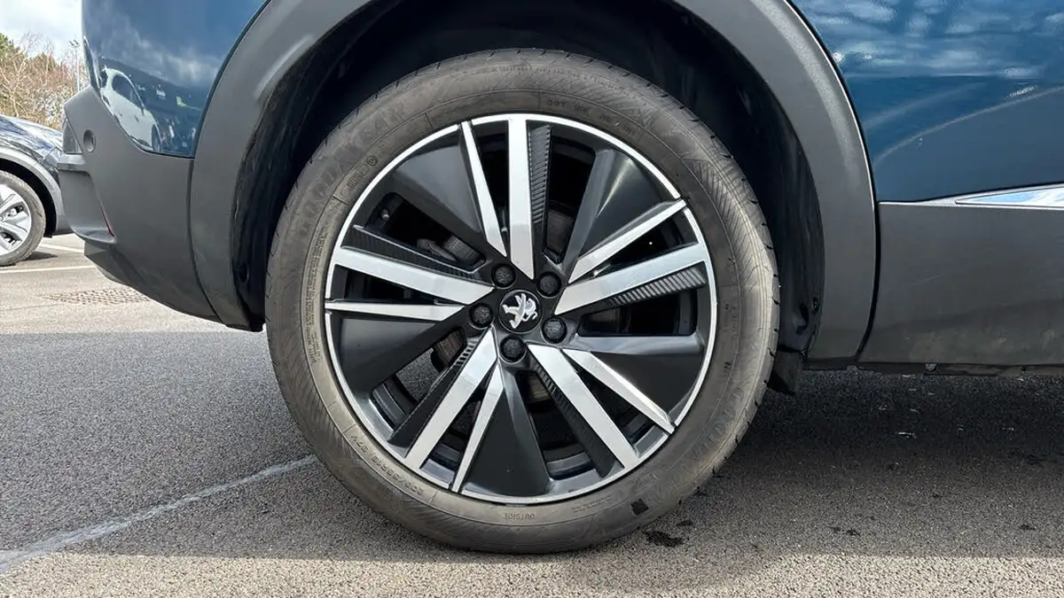 2021-peugeot-3008-suv-12-puretech-gt-premium-big-18