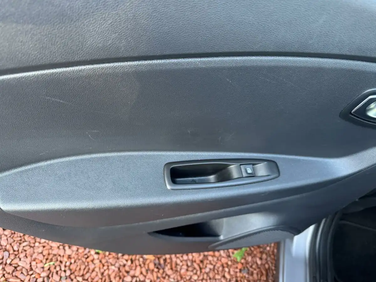 2019-renault-captur-09-tce-iconic-big-17