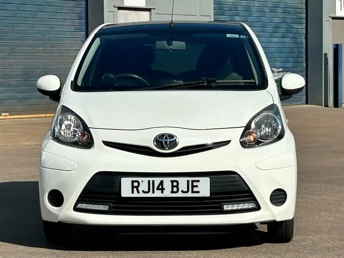 2014-toyota-aygo-10-move-style-5d-big-1