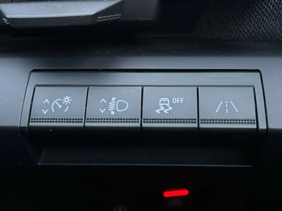 2022-renault-megane-e-tech-e-equilibre-big-23