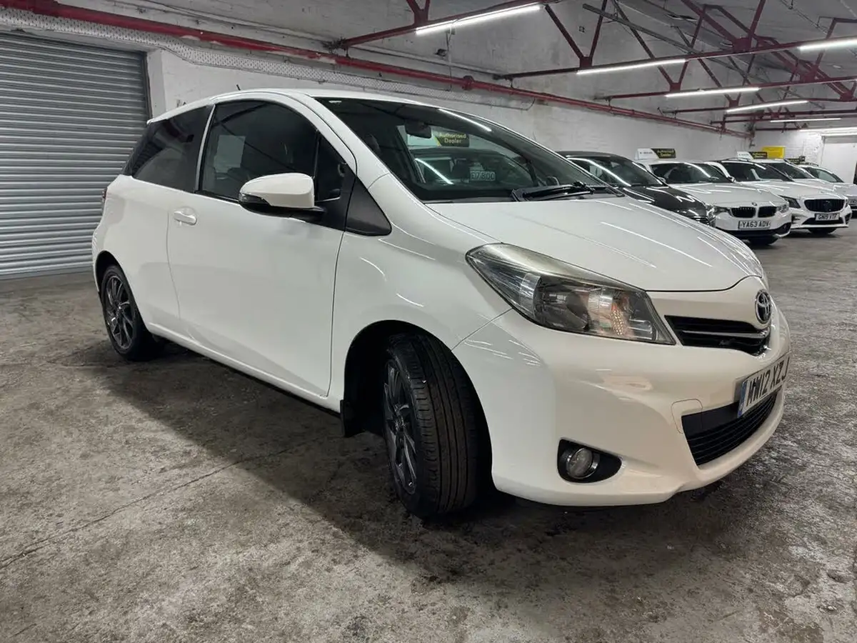 2012-toyota-yaris-133-trend-3d-big-9