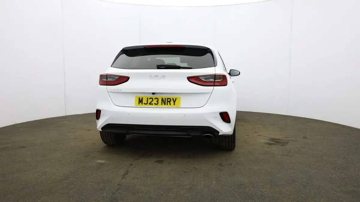 2022-kia-ceed-15-t-gdi-3-hatchback-big-5