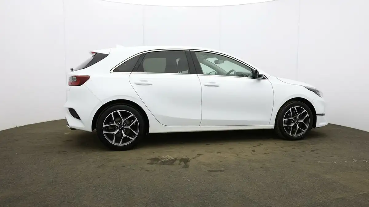 2022-kia-ceed-15-t-gdi-3-hatchback-big-47