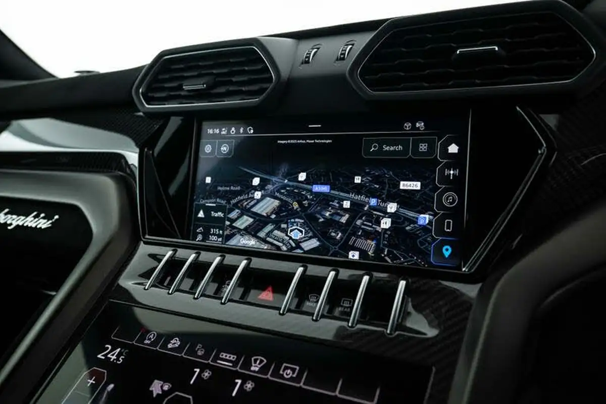 2024-lamborghini-urus-40-no-trim-big-12