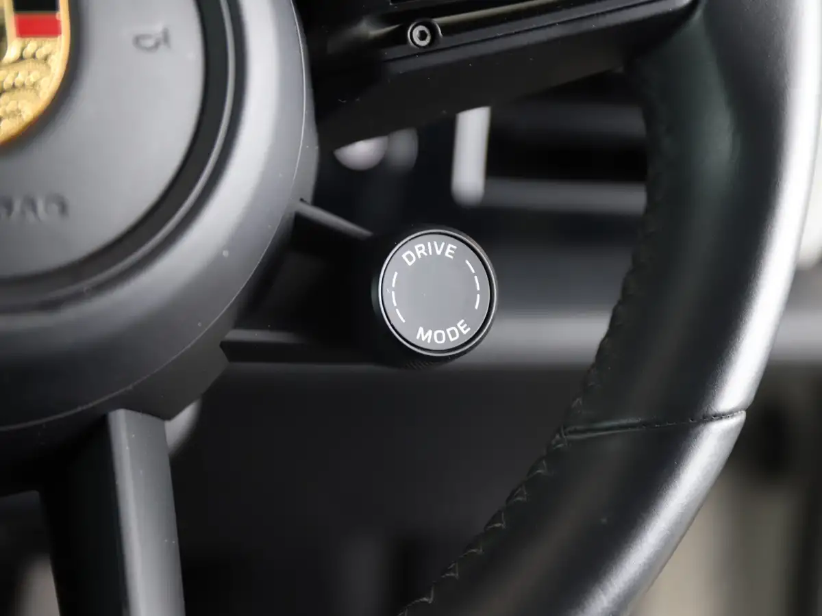 2021-porsche-taycan-e-4s-571ps-performance-battery-plus-big-38