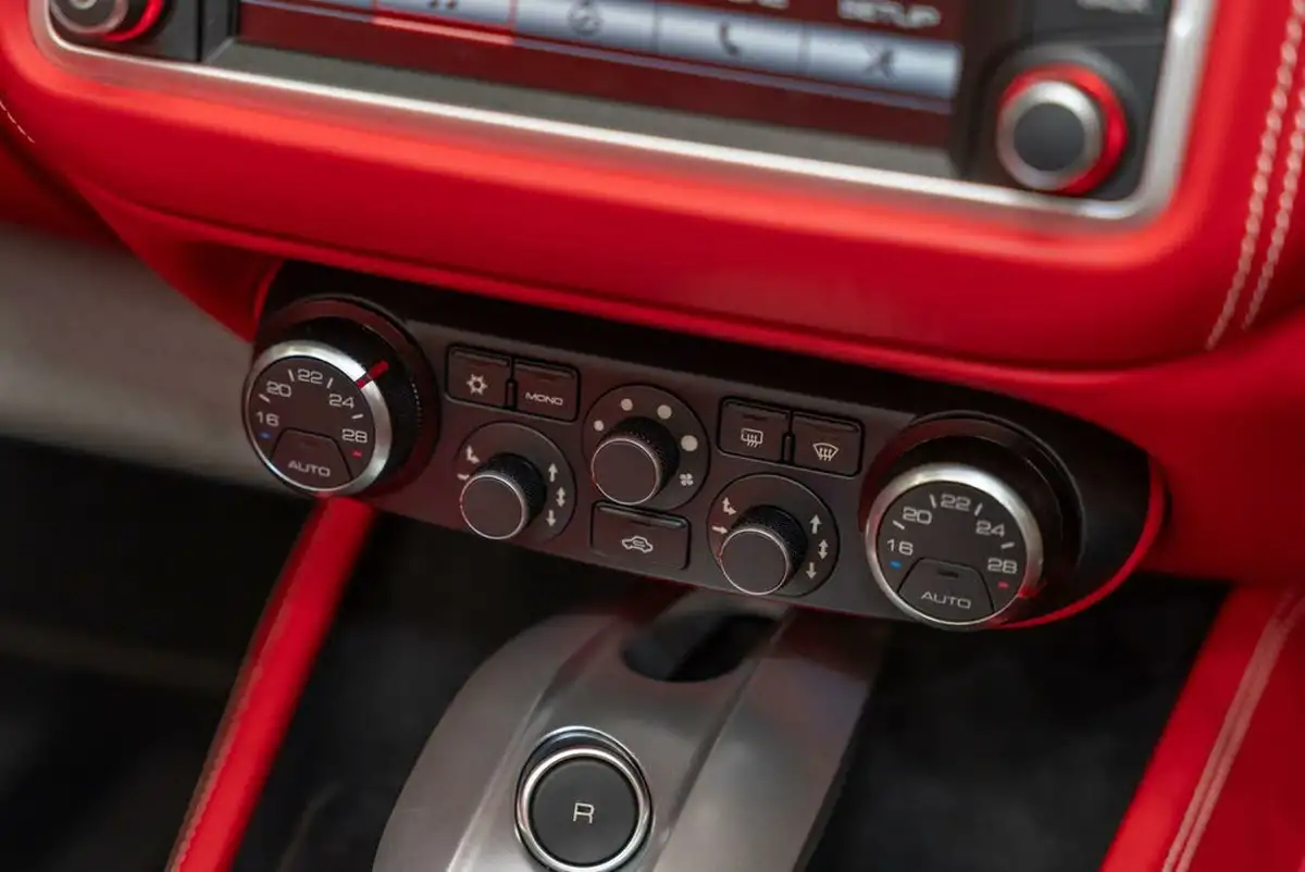 2015-ferrari-california-39-t-big-18