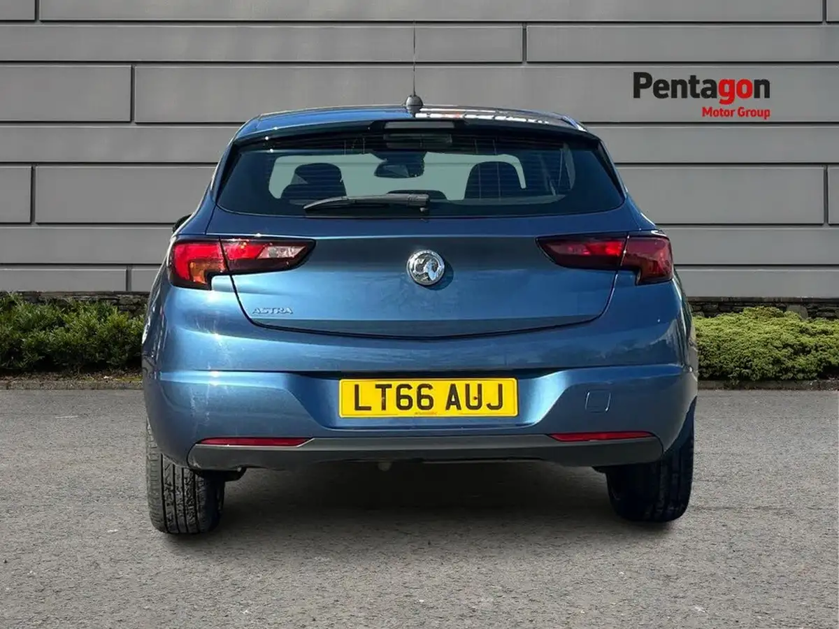 2016-vauxhall-astra-14i-sri-hatchback-big-13