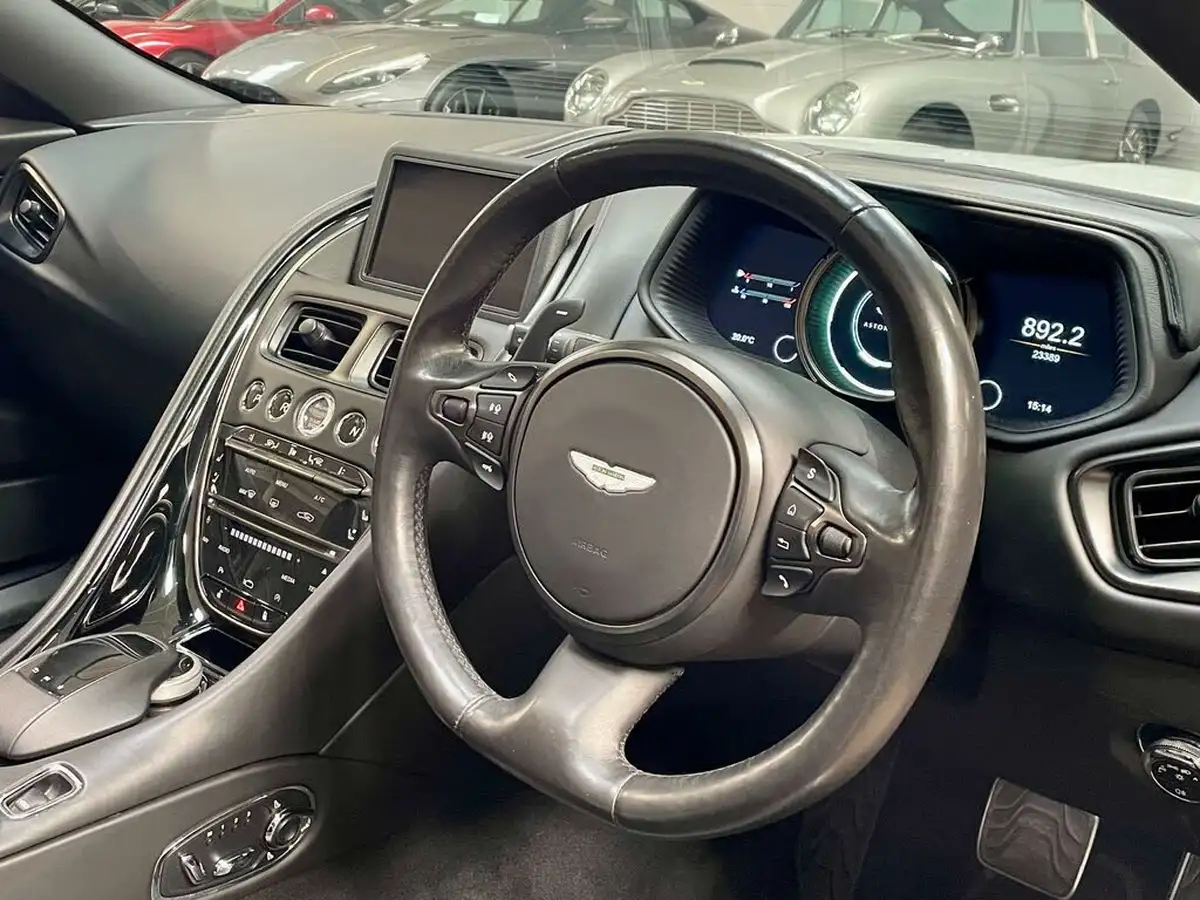 2019-aston-martin-db11-40-v8-big-10