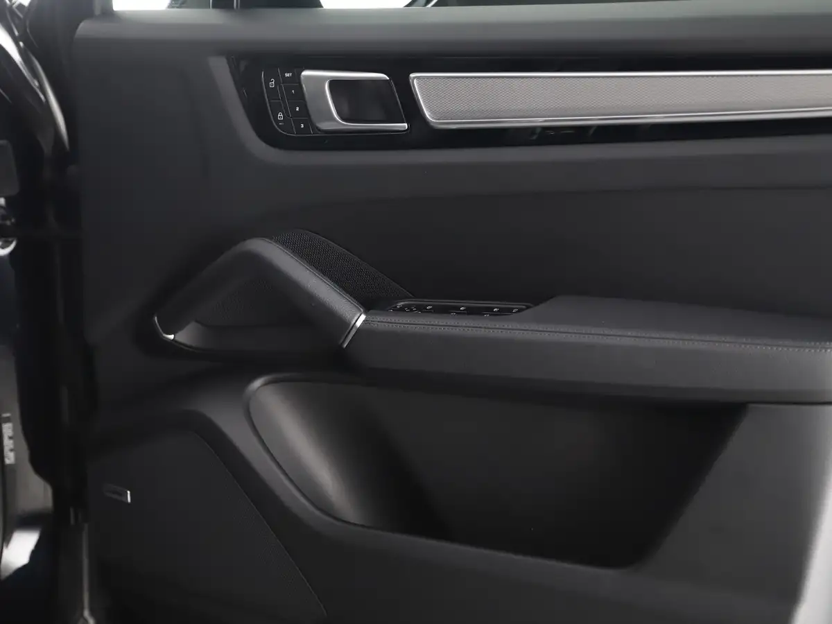 2022-porsche-cayenne-30-v6-platinum-edition-coupe-big-28