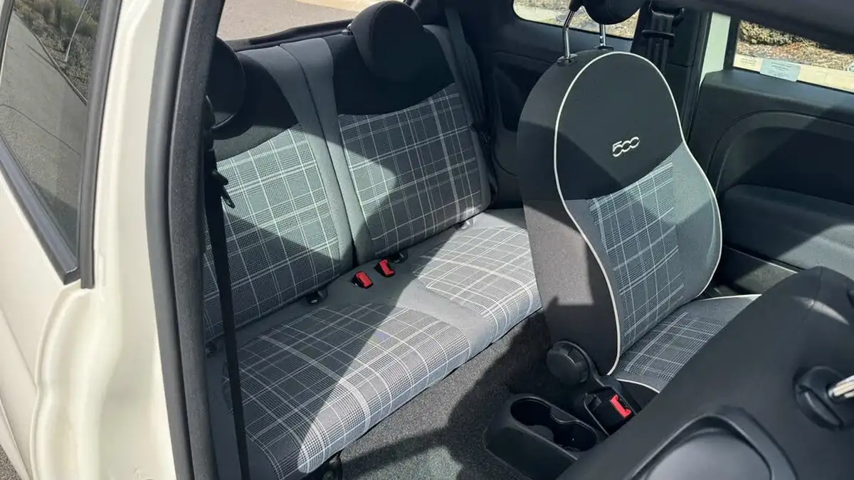 2020-fiat-500-10-lounge-big-17