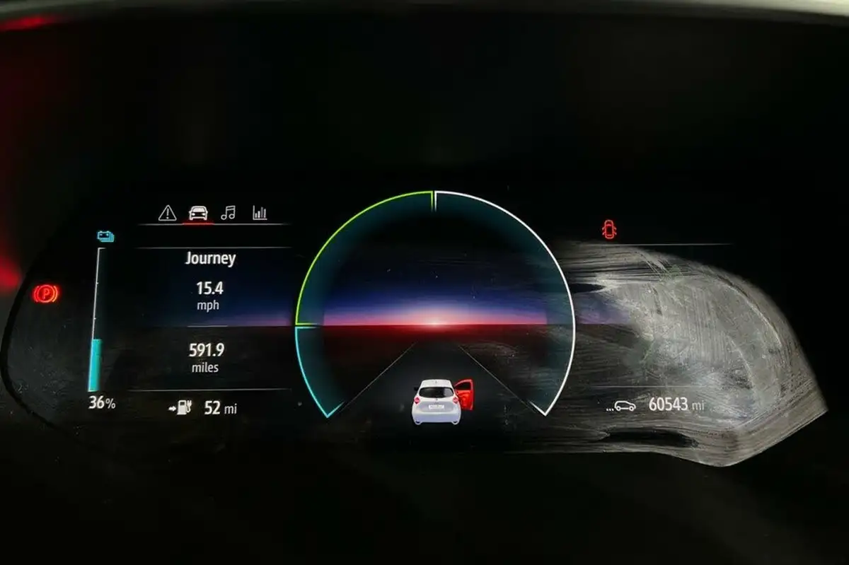 2021-renault-zoe-e-i-play-big-9