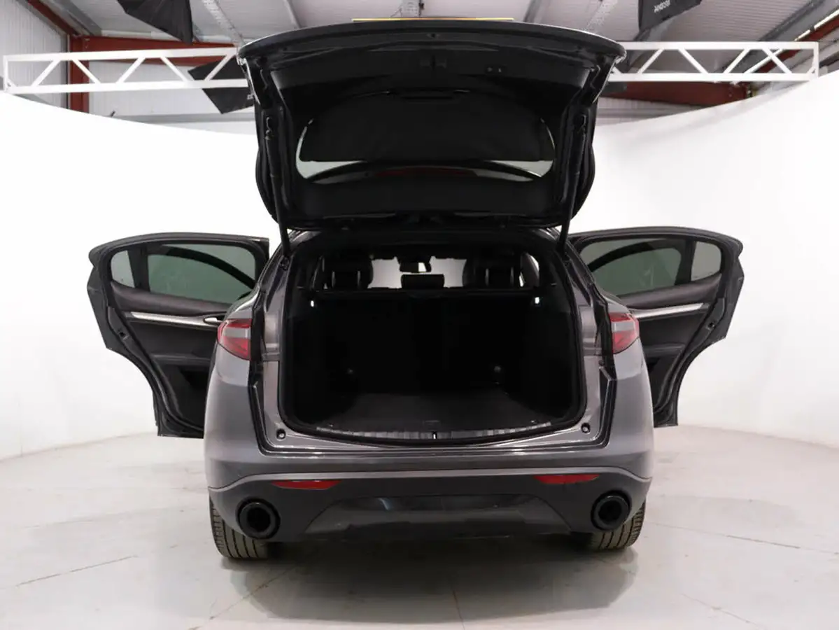 2022-alfa-romeo-stelvio-20-sprint-197bhp-big-47