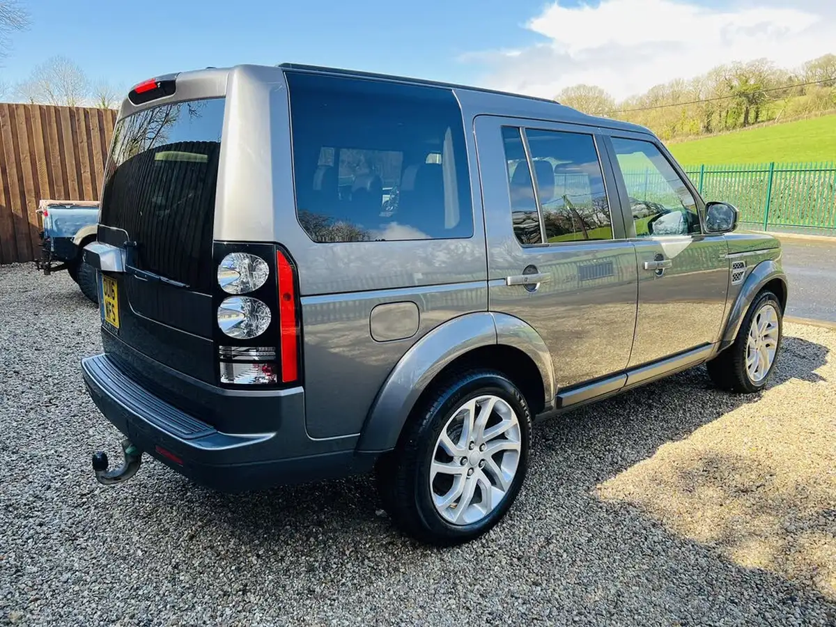 2016-land-rover-discovery-4-30-sd-v6-hse-big-8