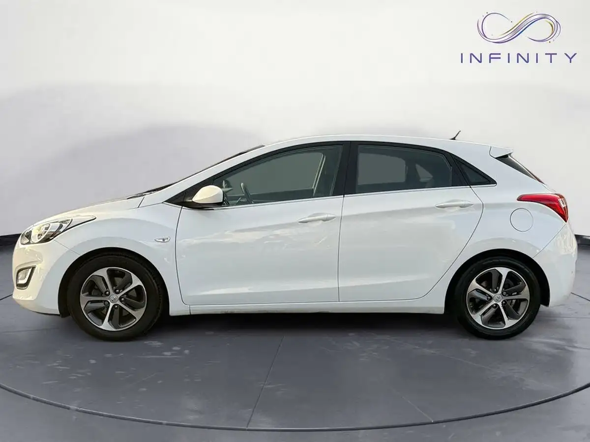 2017-hyundai-i30-16-se-hatchback-auto-big-3