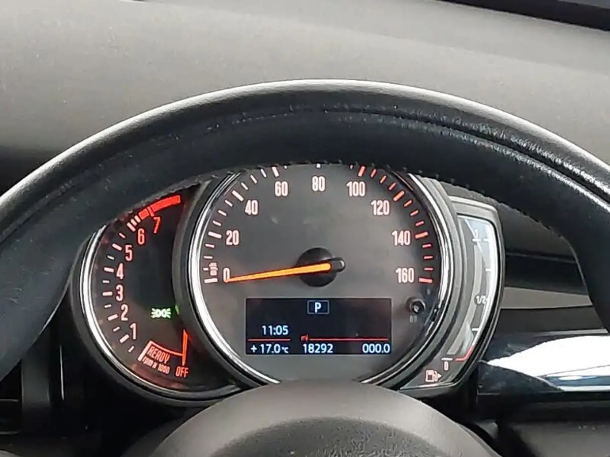 2017-mini-cooper-15-cooper-seven-5d-auto-big-8