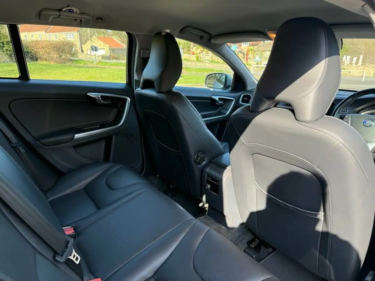 2014-volvo-v60-16td-d2-se-lux-nav-powershift-big-9
