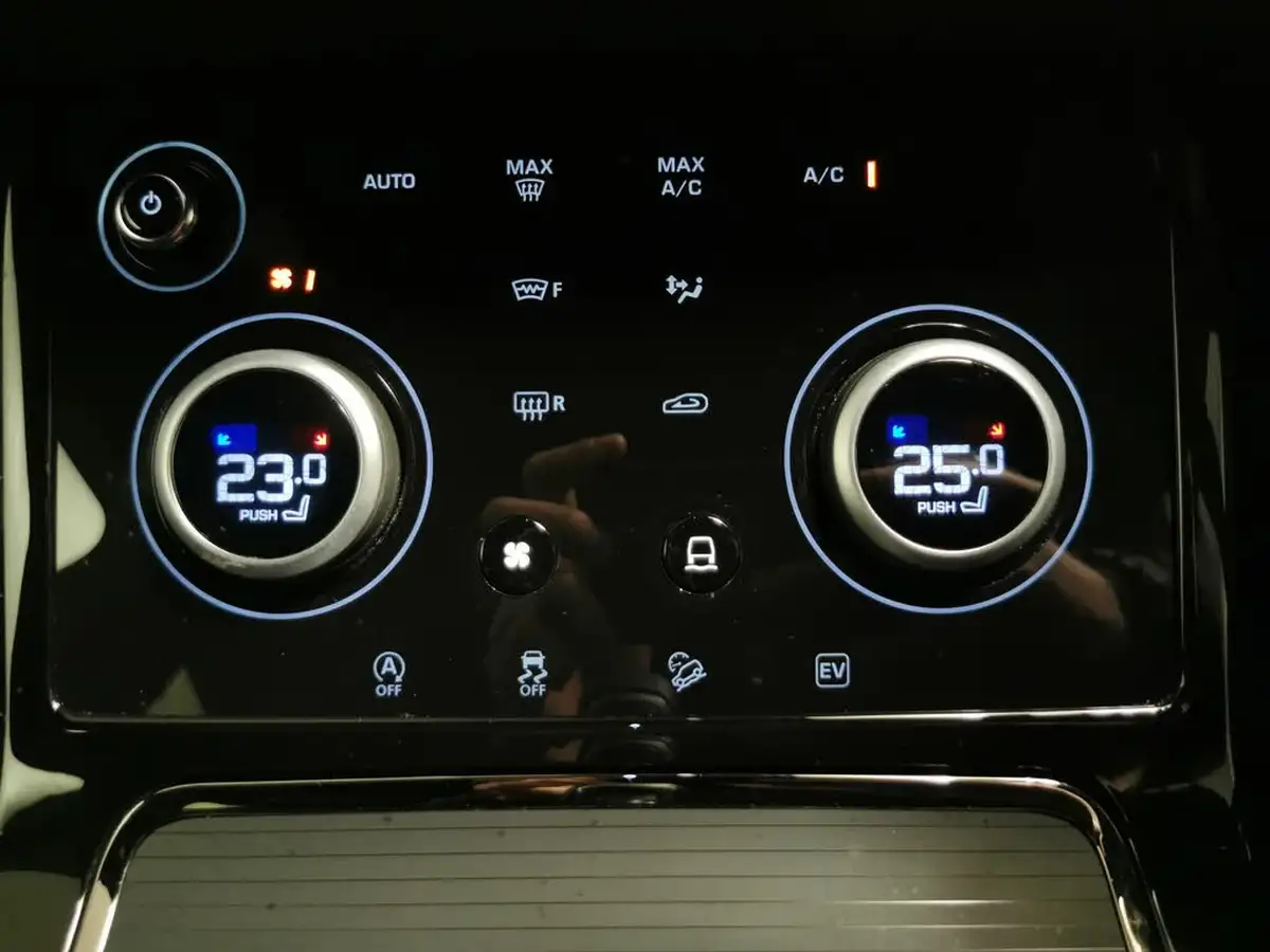 2022-land-rover-range-rover-evoque-15-p300e-evoque-edition-big-15