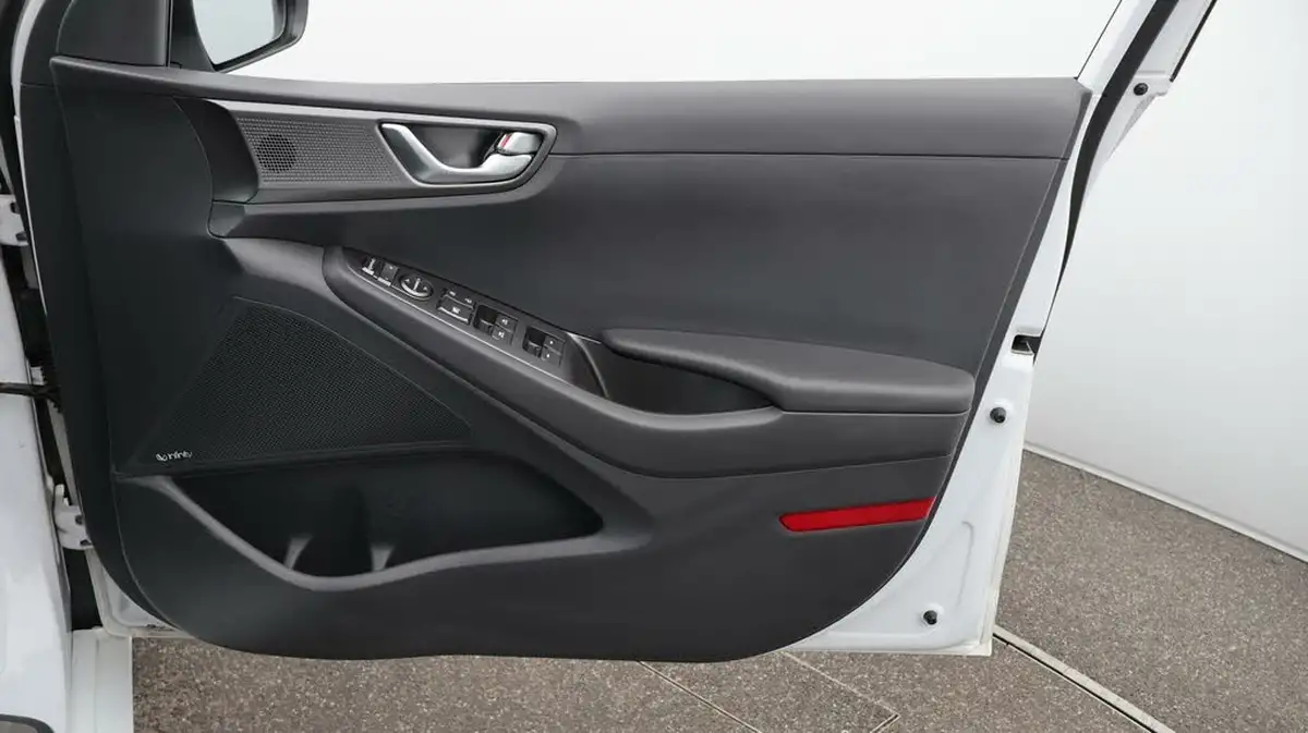 2022-hyundai-ioniq-e-premium-electric-big-15