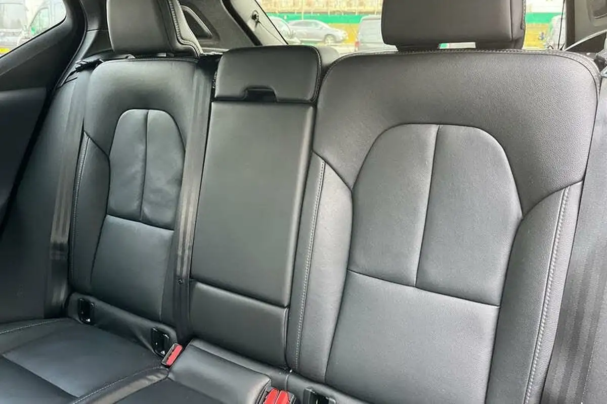 2021-volvo-xc40-e-p8-first-edition-big-19
