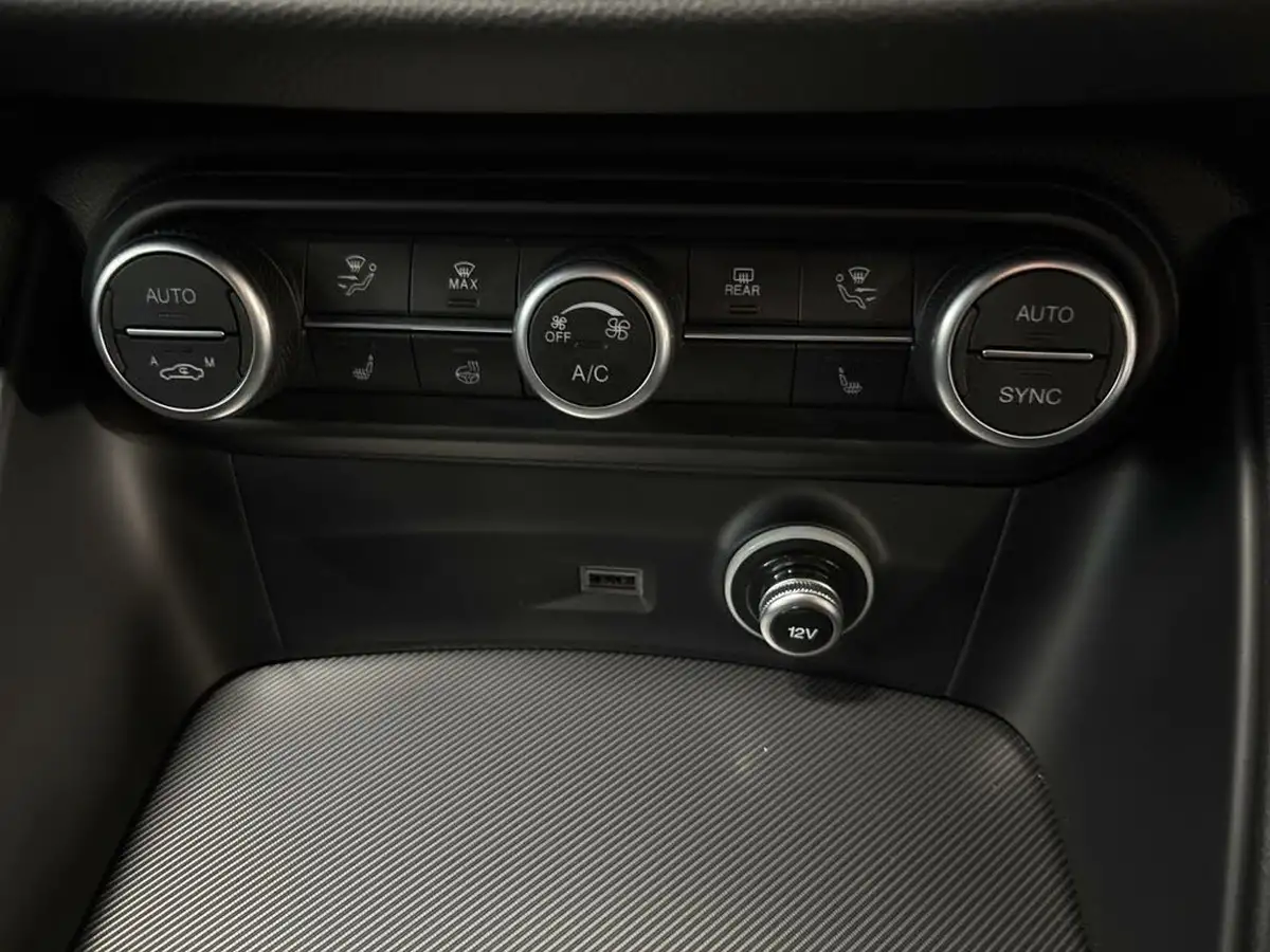 2022-alfa-romeo-stelvio-20-veloce-big-33