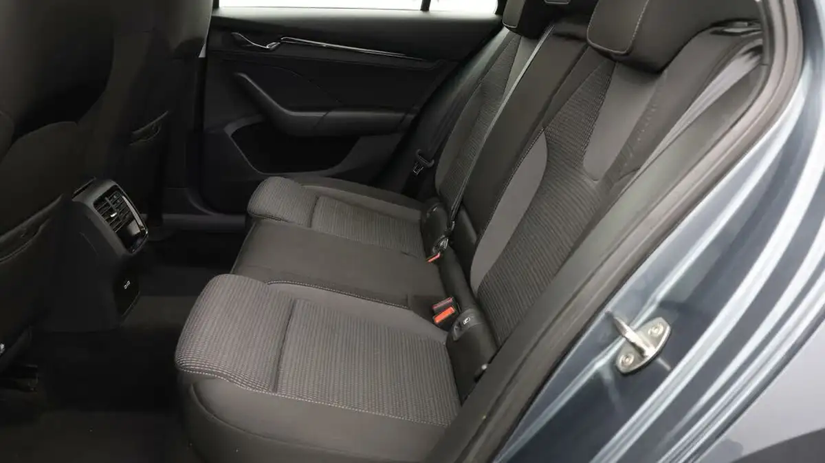 2021-skoda-octavia-10-tsi-se-technology-estate-big-15
