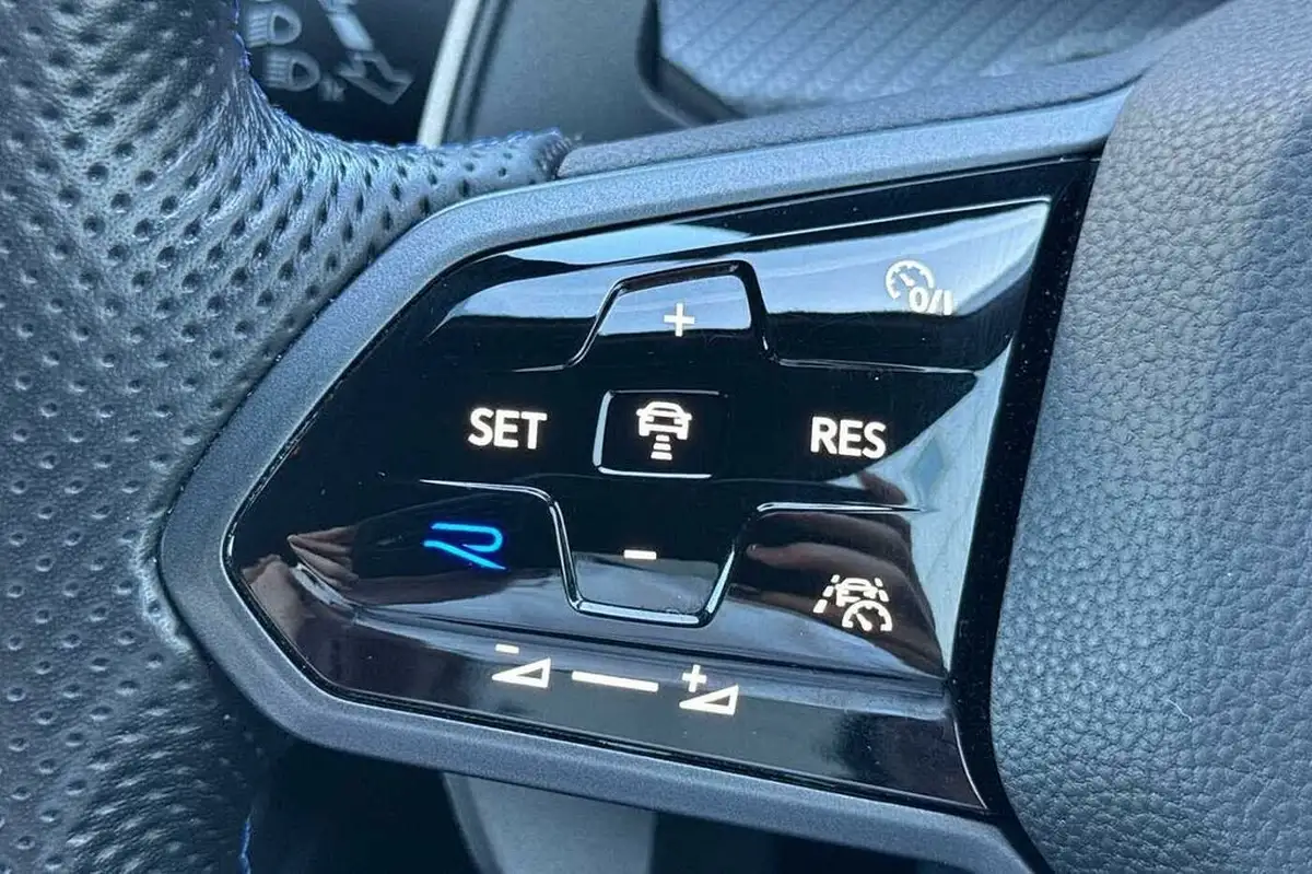 2021-volkswagen-golf-20-tsi-r-hatchback-big-13