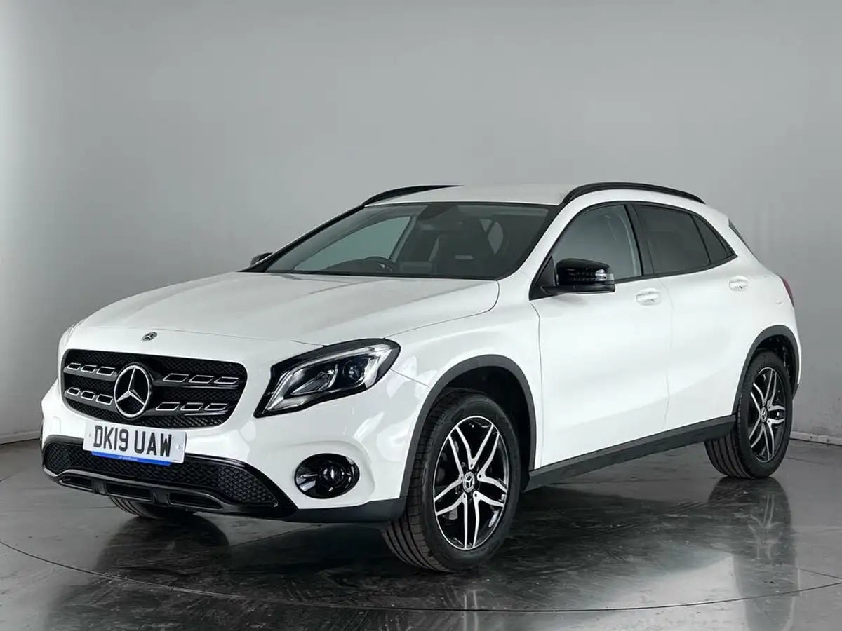 2019-mercedes-benz-gla-class-16-gla-180-urban-edition-ss-big-2