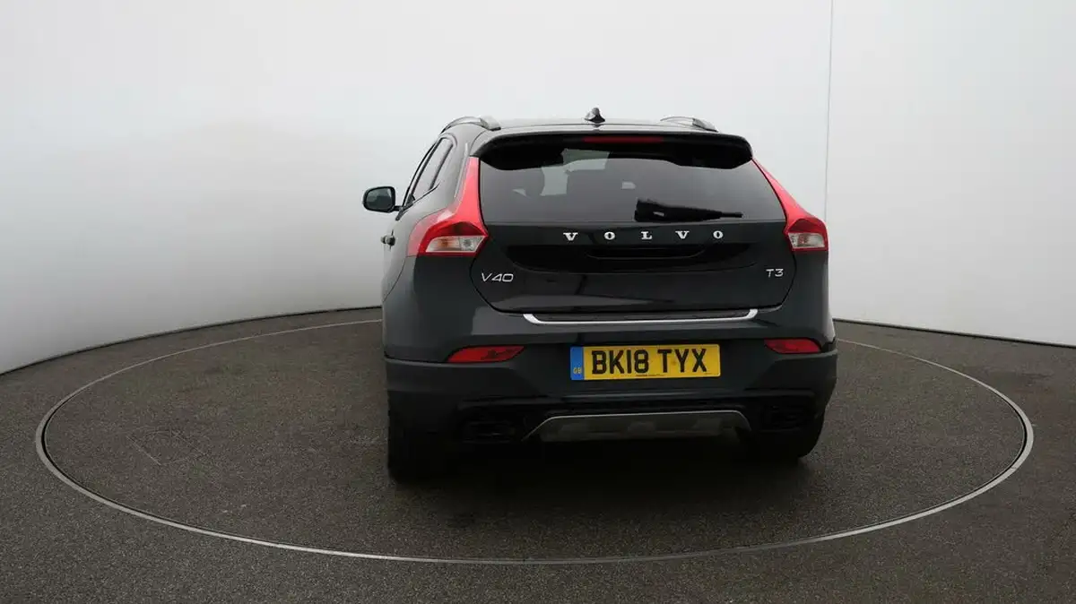 2018-volvo-v40-15-t3-cross-country-pro-big-49