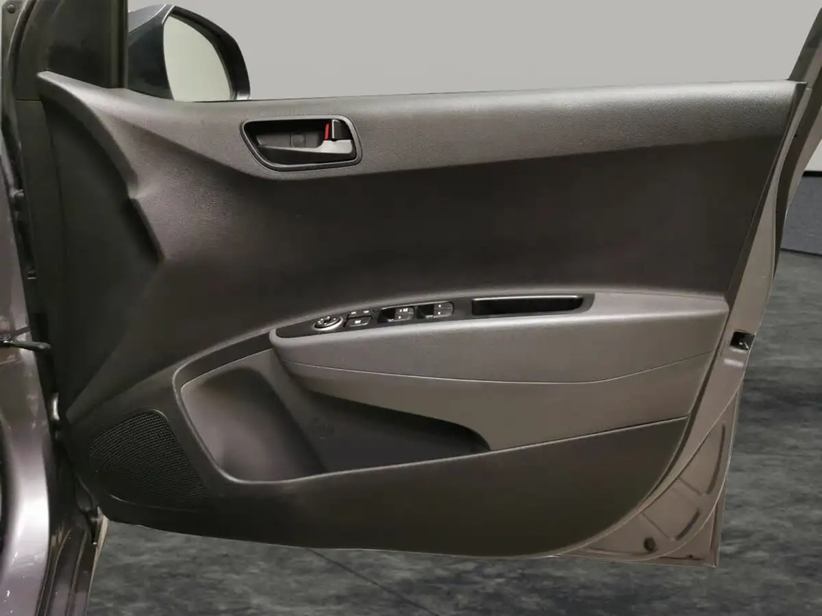 2018-hyundai-i10-10-se-67ps-big-24