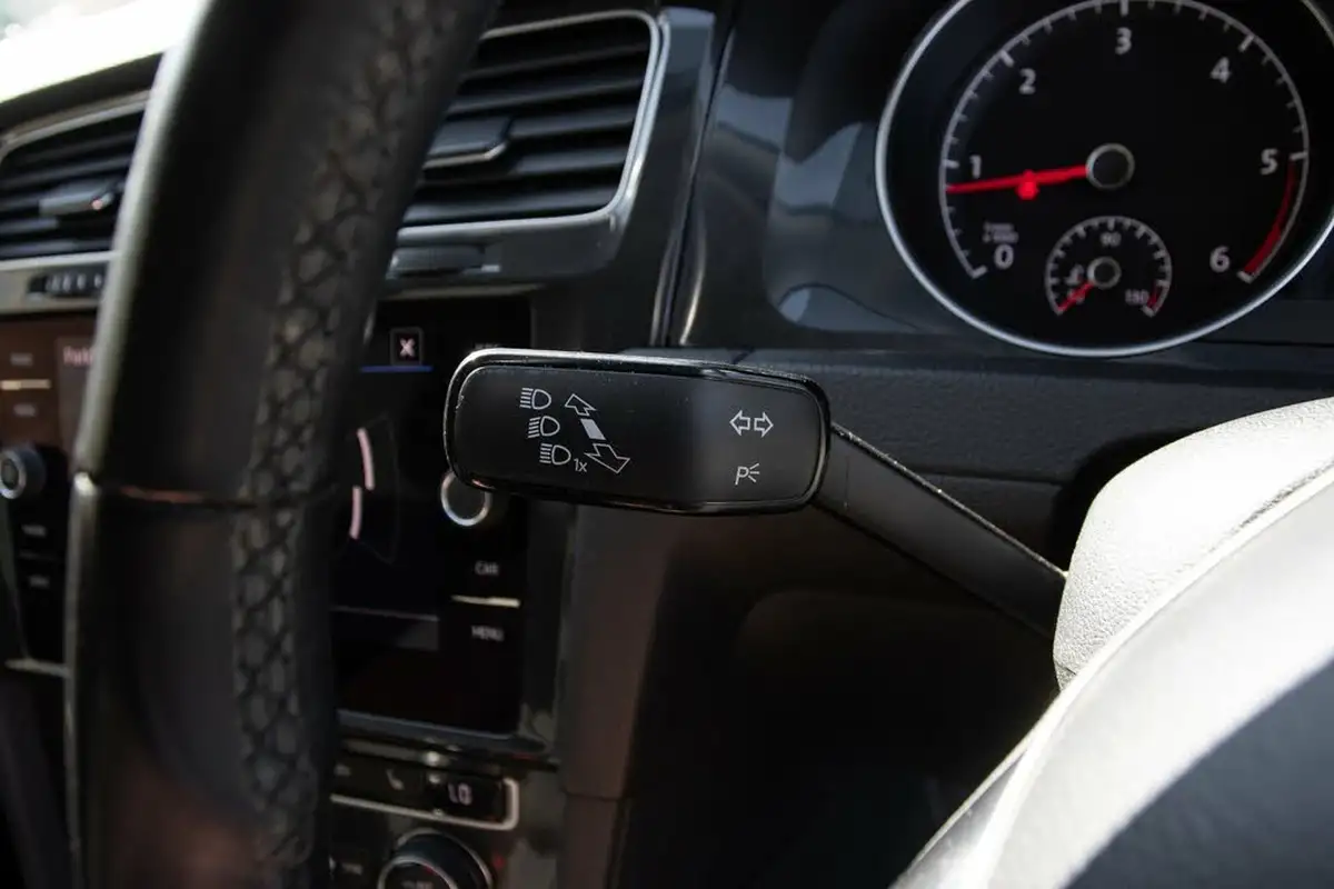 2019-volkswagen-golf-16tdi-match-edition-hatchback-big-16