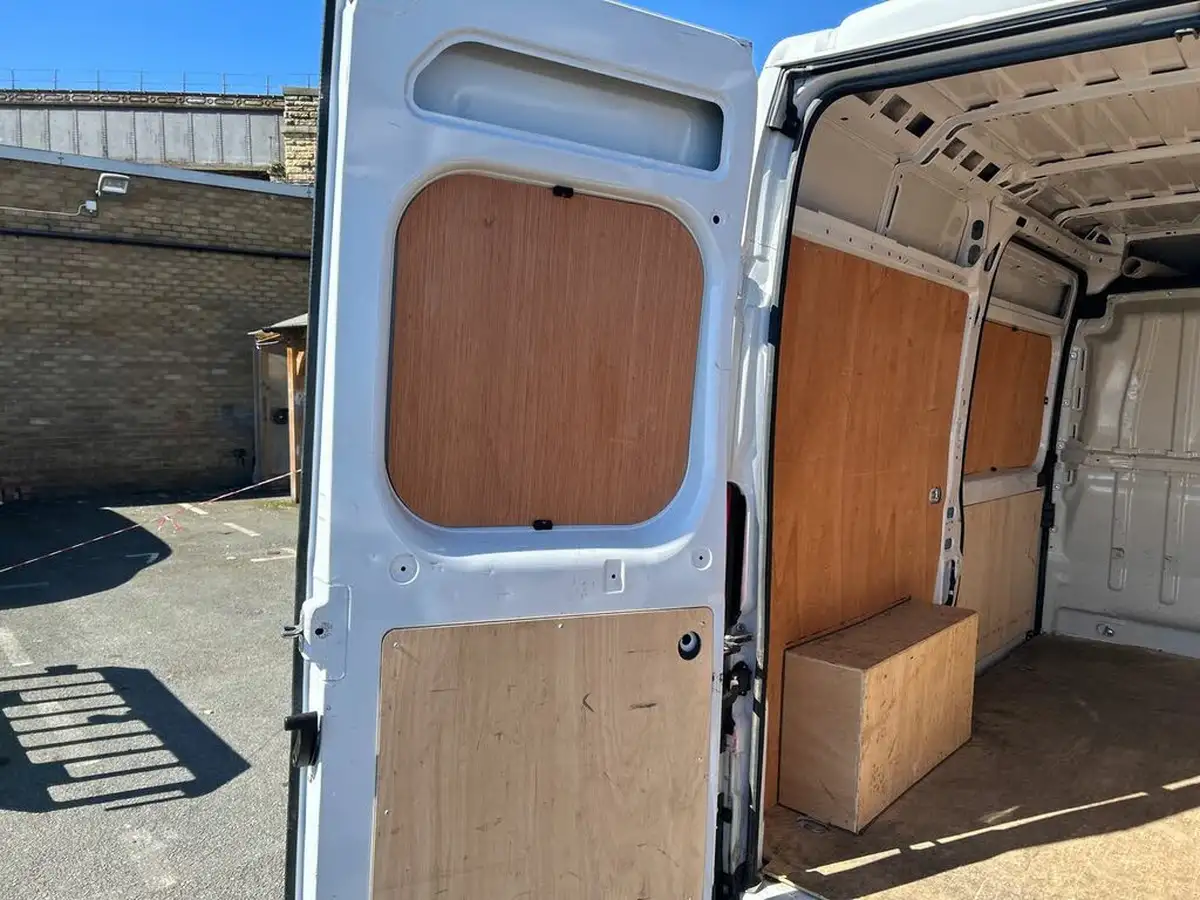 2022-citroen-relay-22bluehdi-35-l2h2-enterprise-big-24