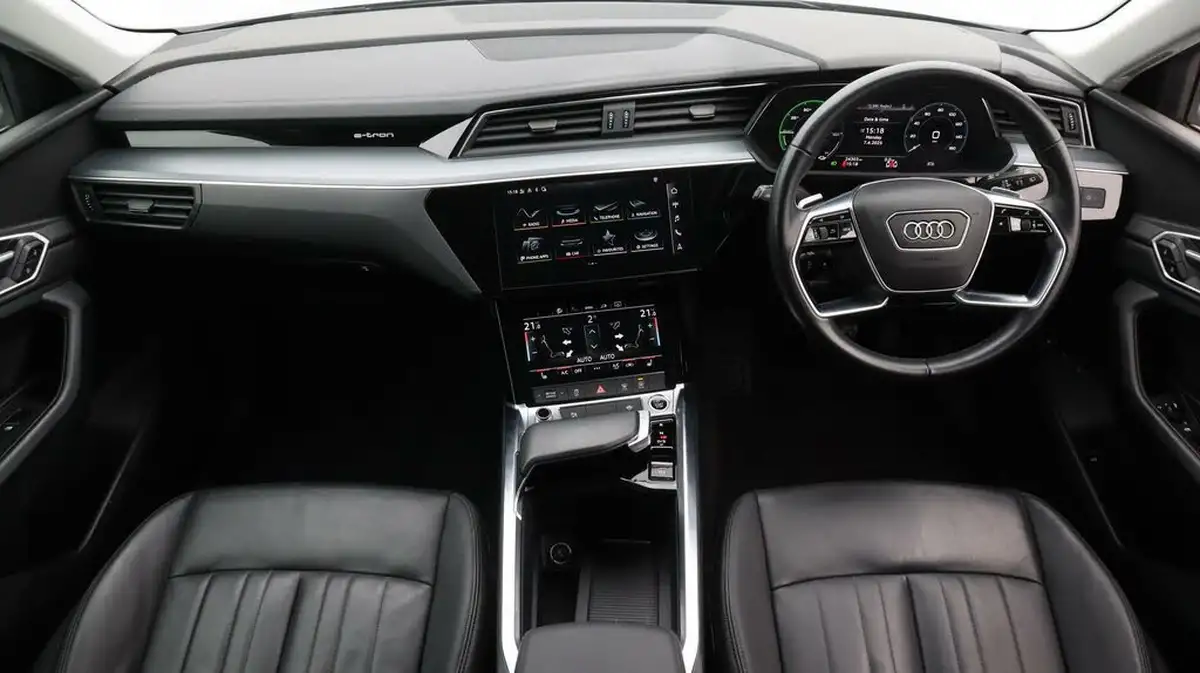 2022-audi-e-tron-55e-technik-station-wagon-big-13