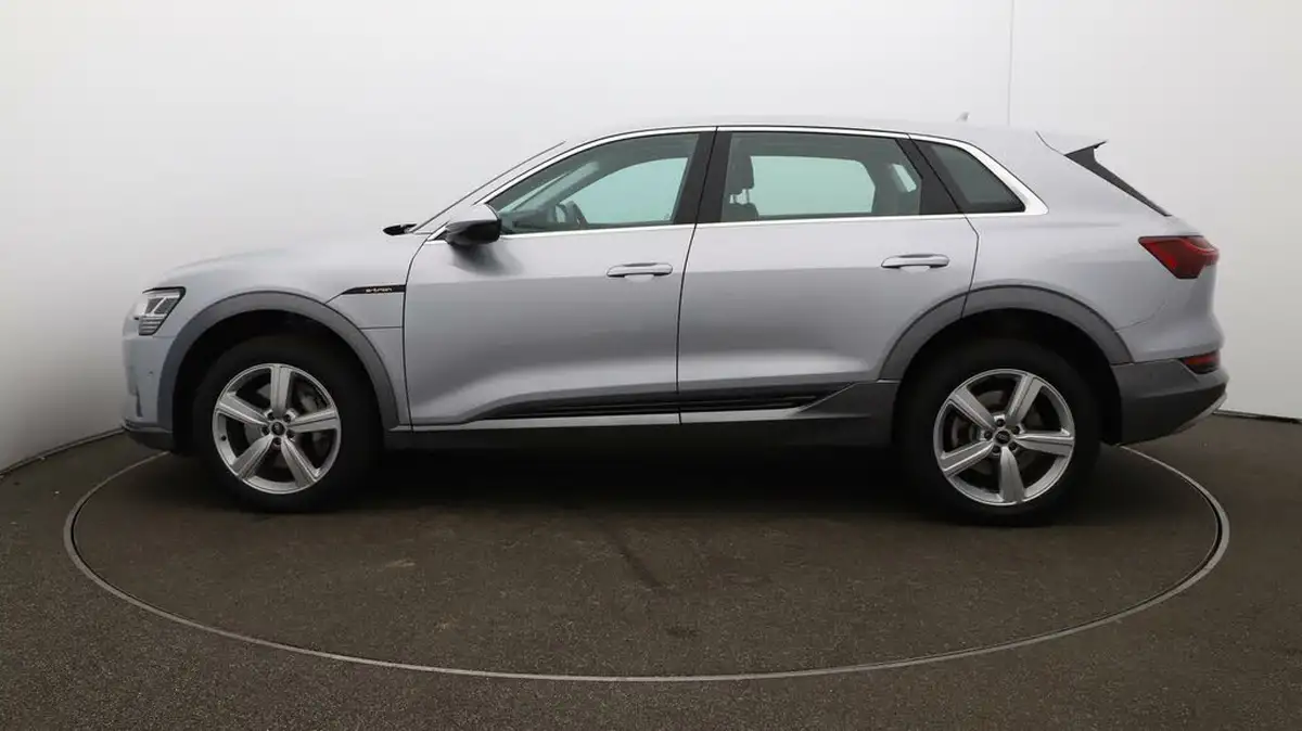 2022-audi-e-tron-55e-technik-station-wagon-big-55