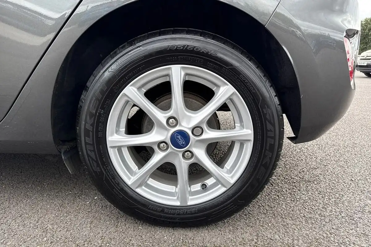2019-ford-fiesta-10t-zetec-5d-big-12