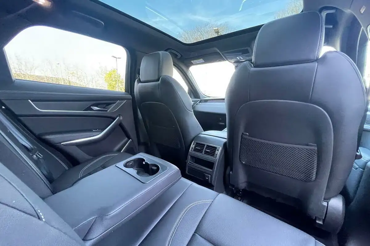 2022-jaguar-f-pace-20-d200-r-dynamic-black-big-41