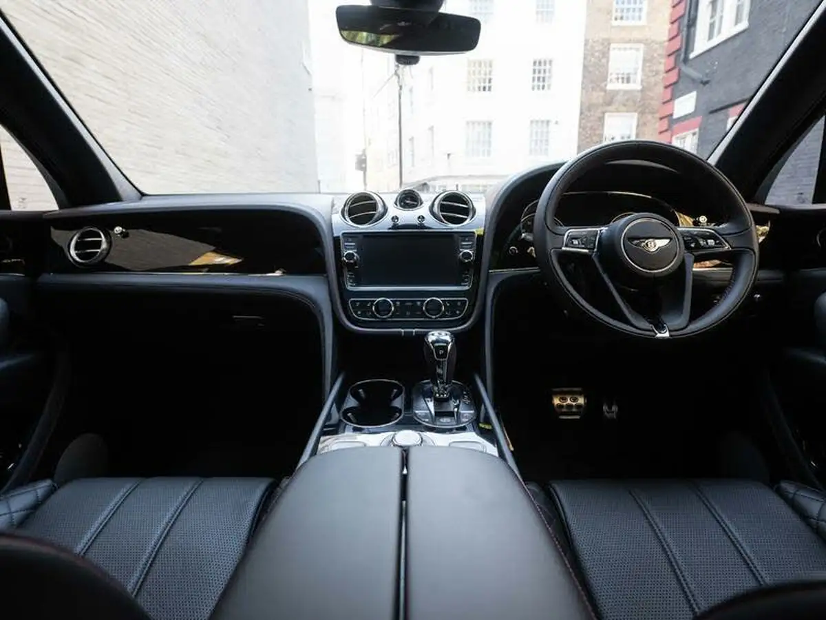 2019-bentley-bentayga-40-v8-big-3