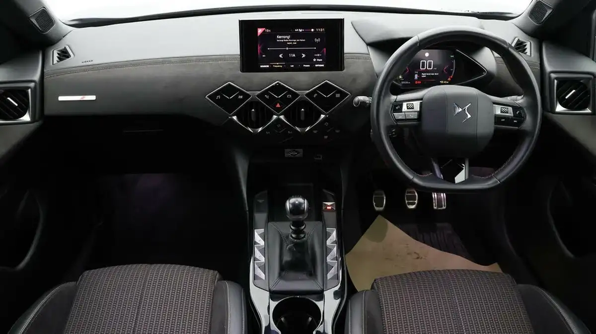 2020-ds-ds-3-crossback-15-bluehdi-performance-line-big-12