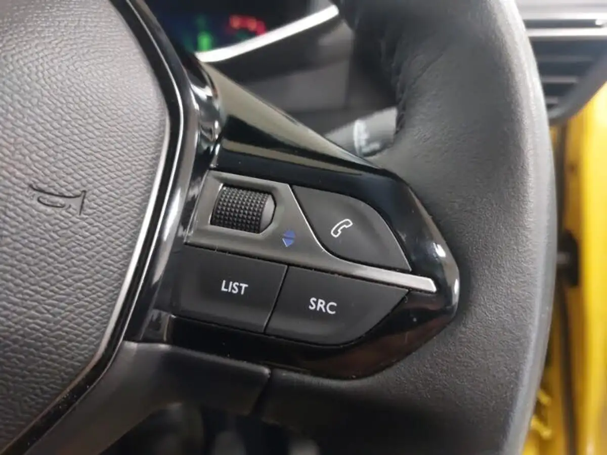 2021-peugeot-208-12-puretech-allure-premium-100bhp-big-12