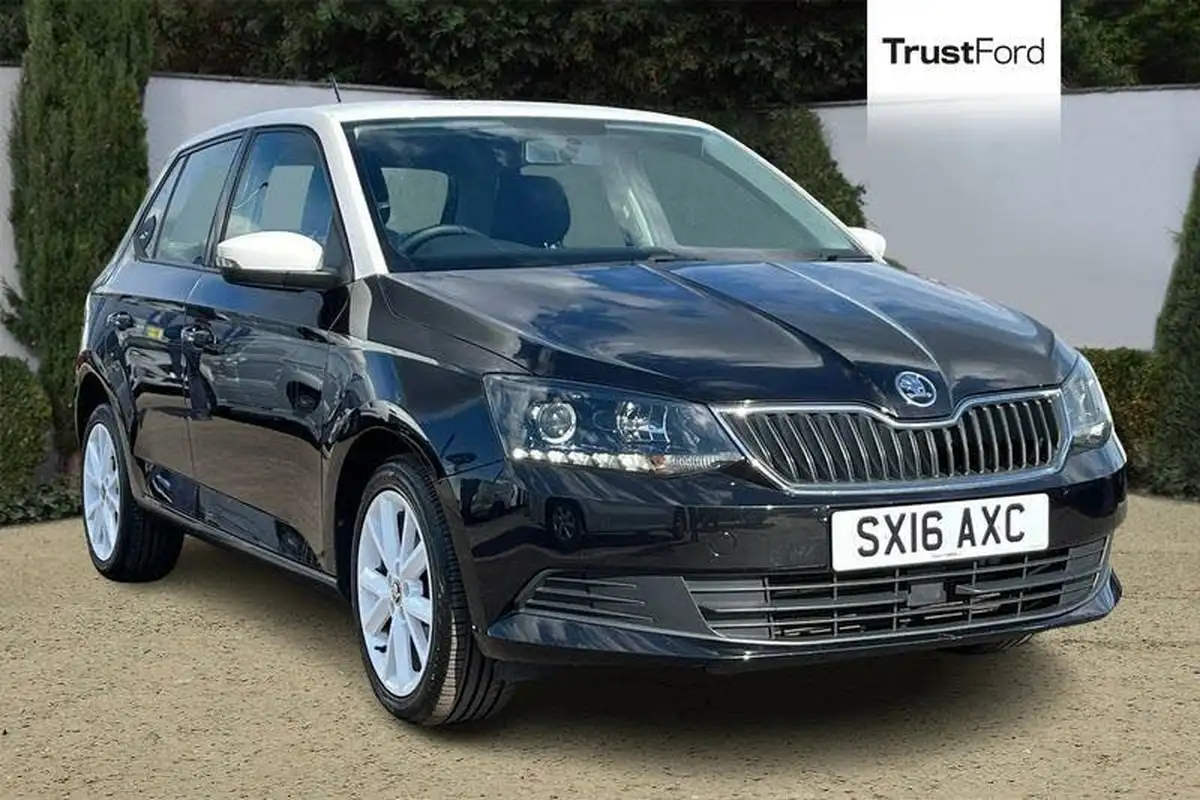 2016-skoda-fabia-12-tsi-colour-edition-big-0