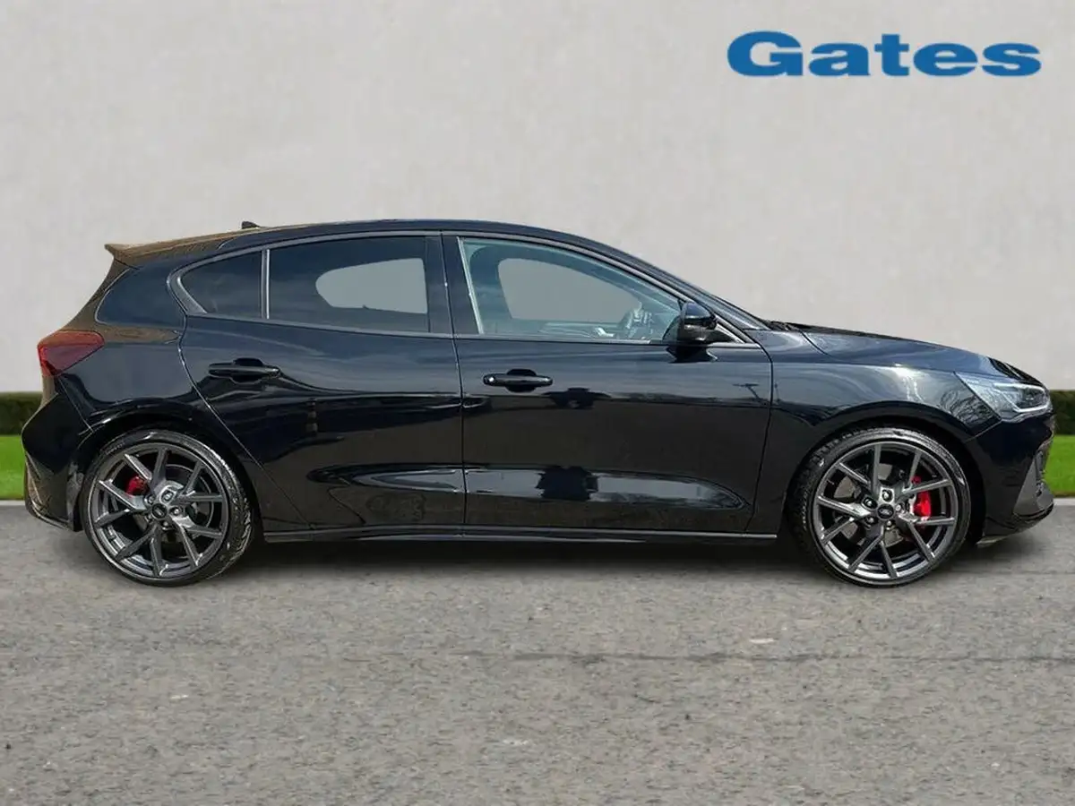 2023-ford-focus-23t-st-hatchback-big-7