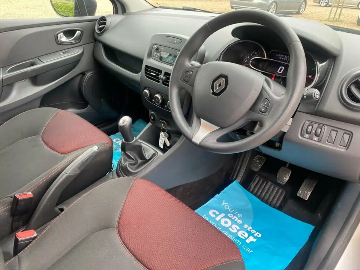 2016-renault-clio-12-play-big-21
