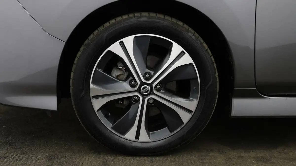 2021-nissan-leaf-e-tekna-big-17