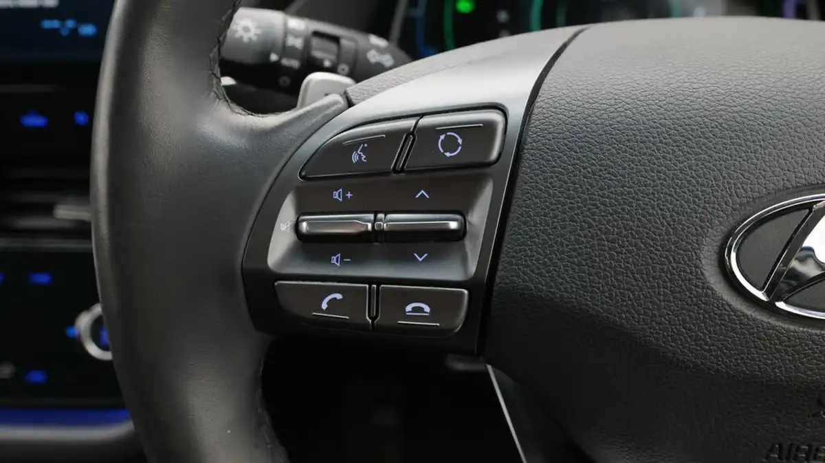 2020-hyundai-ioniq-16-gdi-premium-hybrid-big-24