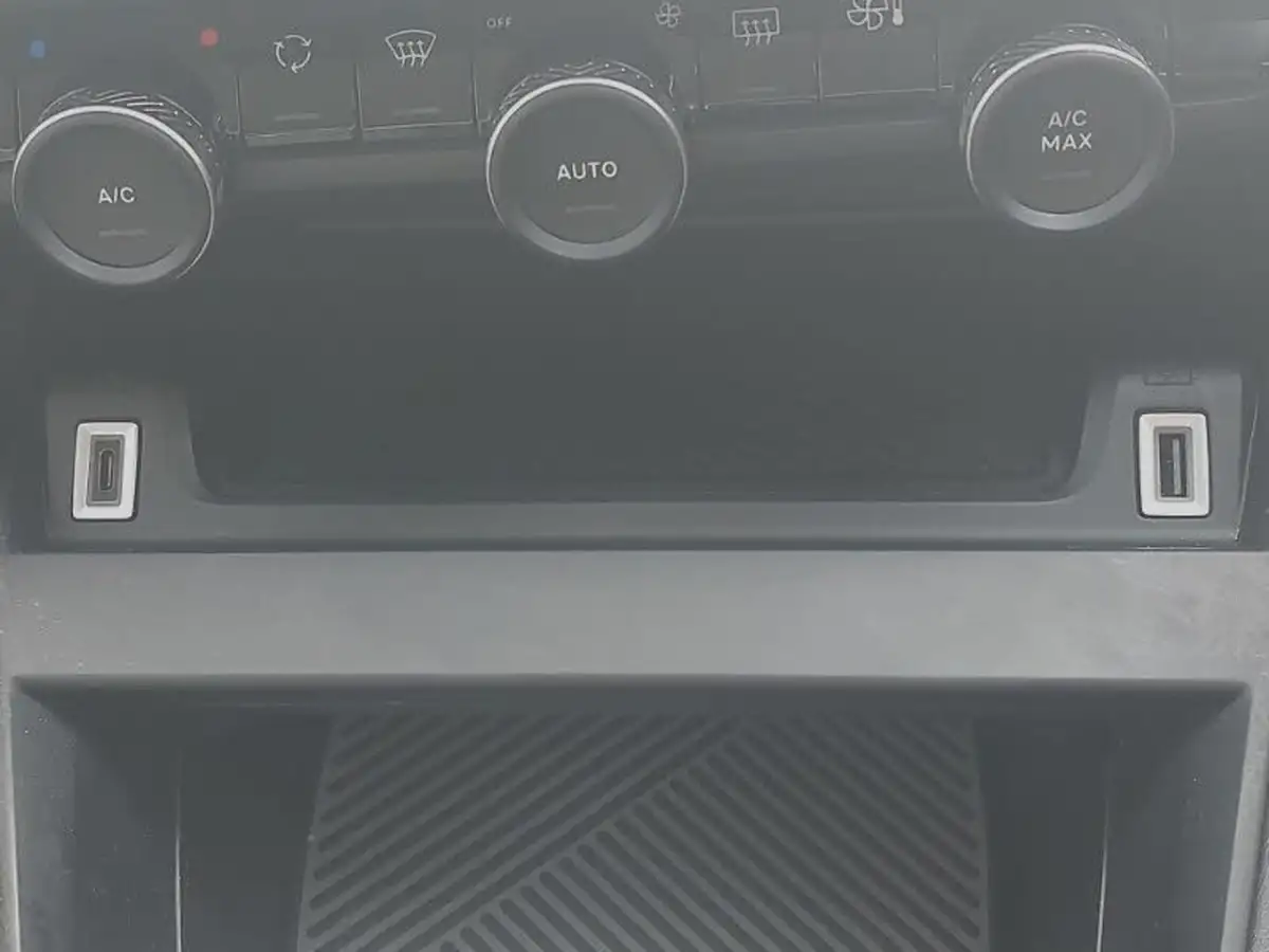 2021-citroen-c4-12-puretech-sense-big-14