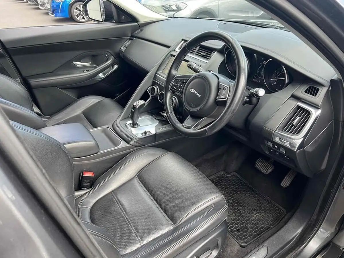 2018-jaguar-e-pace-20-i4-s-ss-big-3
