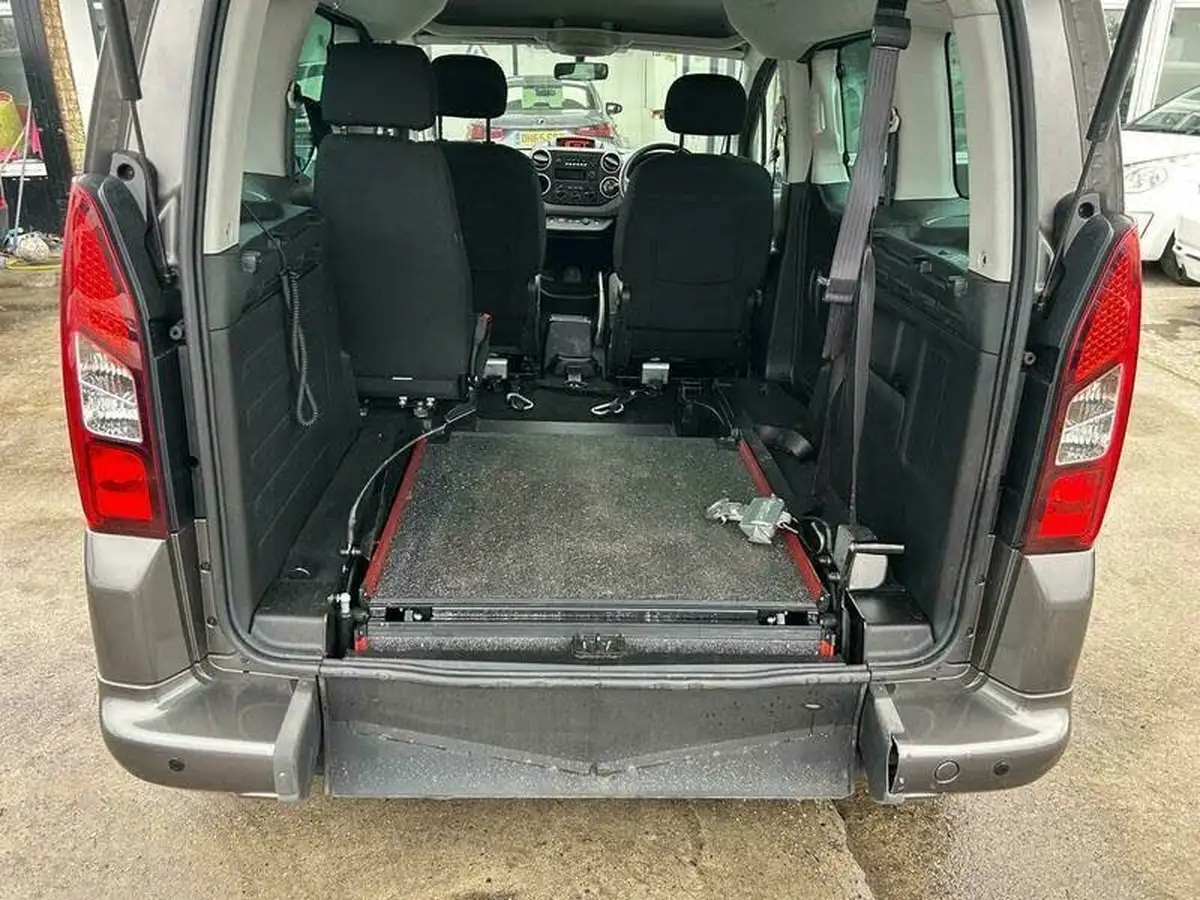 2018-peugeot-partner-big-26